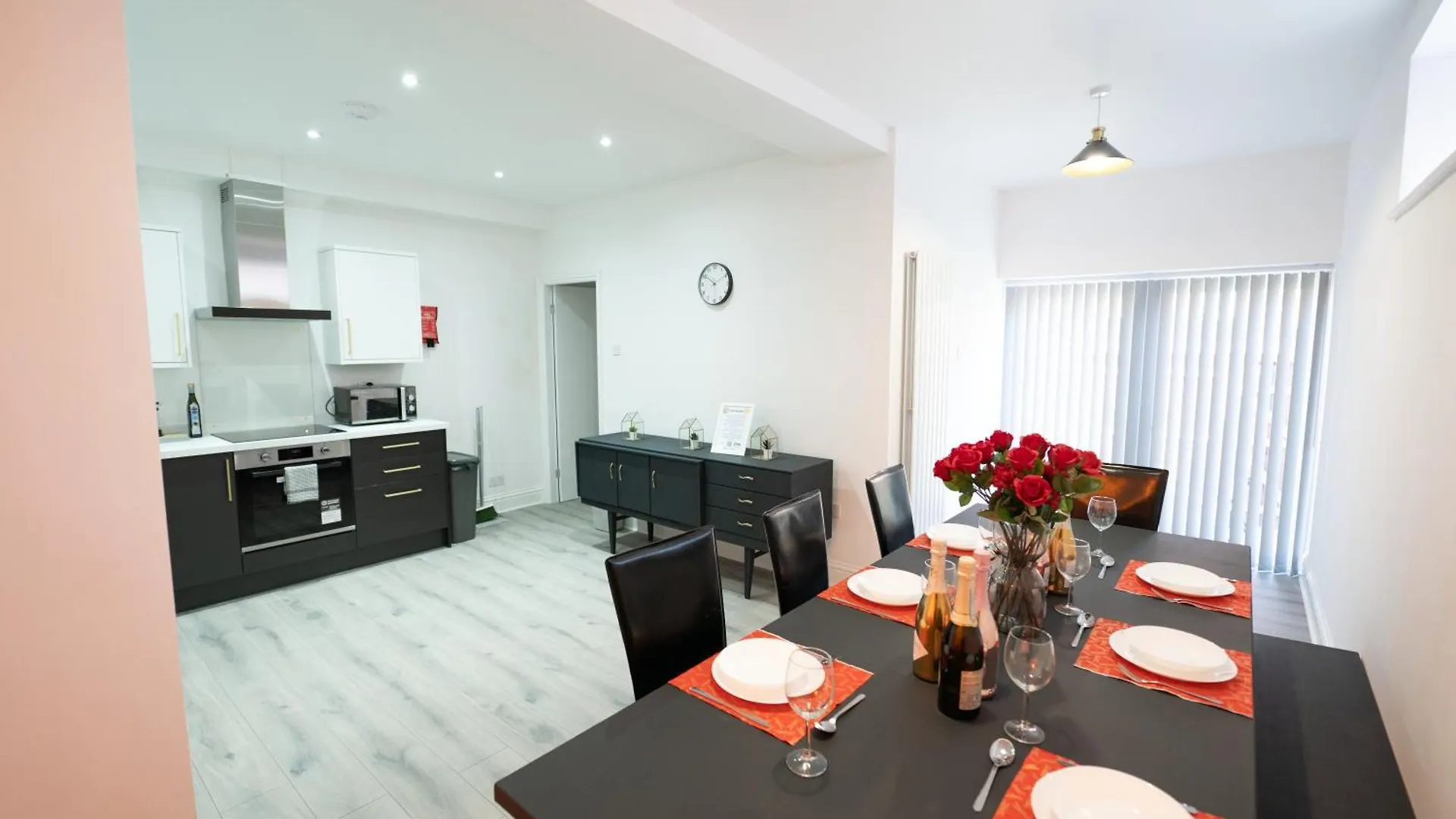Willa Wingrove 5 Bdrm Large House Free Parking And Wifi Newcastle upon Tyne 0*,  Wielka Brytania